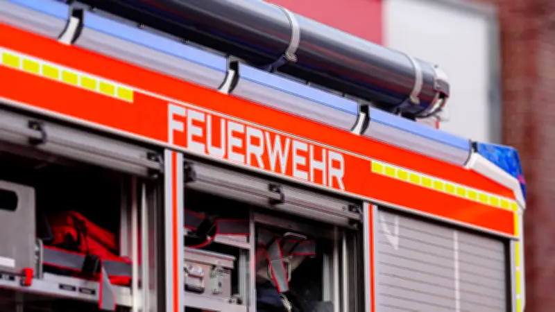 Einbruch bei Feuerwehr Ottersleben: Uniformen gestohlen - Polizei warnt vor falschen Einsatzkräften