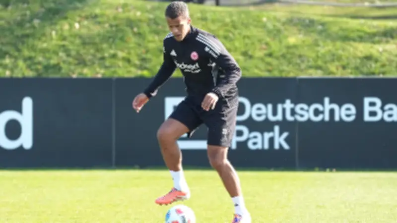 Eintracht-Stars zeigen Herz: Benefiz-Fußball für krebskranke Kinder beim Langholz-Cup