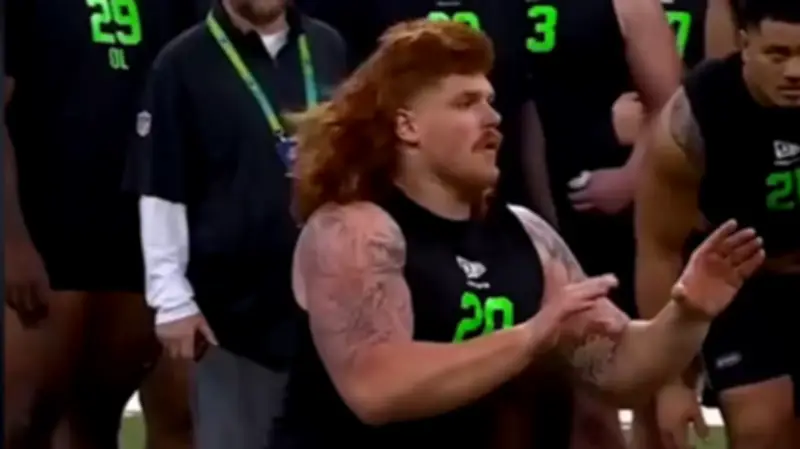 Einzigartiger Auftritt: NFL-Fans begeistert von Gennings Dunkers Mucki-Mann-Show