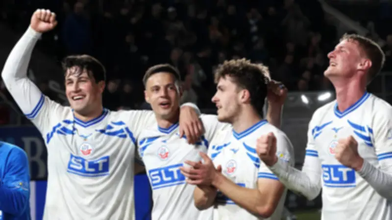 Eiskalt verwandelt: Kenan Fatkic schießt Hansa Rostock zum wichtigen Sieg gegen Wiesbaden