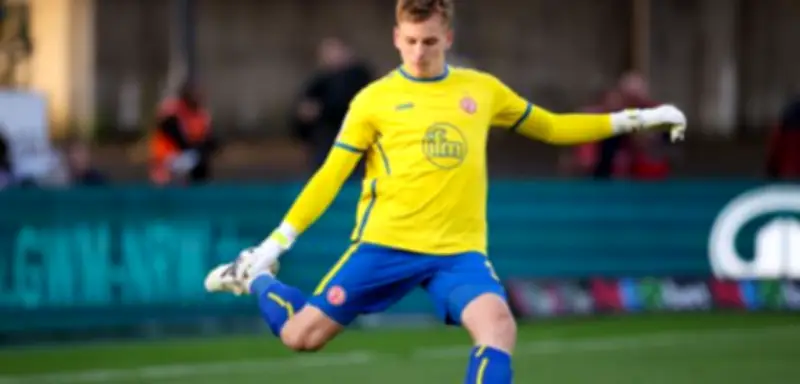 Eklat in der 3. Liga: RWE-Torwart Wienand nach Böllerwurf im Krankenhaus