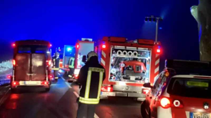 Elektroauto landet nach Überholunfall im Straßengraben auf B110 bei Anklam