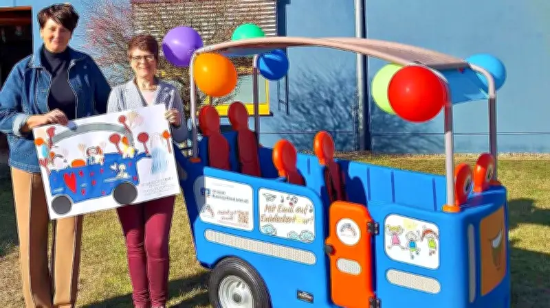 Elektromobilität für Kita-Kinder: VR-Bank spendet E-Kinderbus und Kettcars an Elsterer Einrichtung