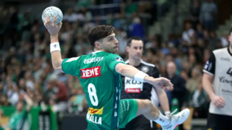 Emotionale Abschiedsszene: Fans bringen Handball-Star Lucas Krzikalla nach Derby zum Weinen