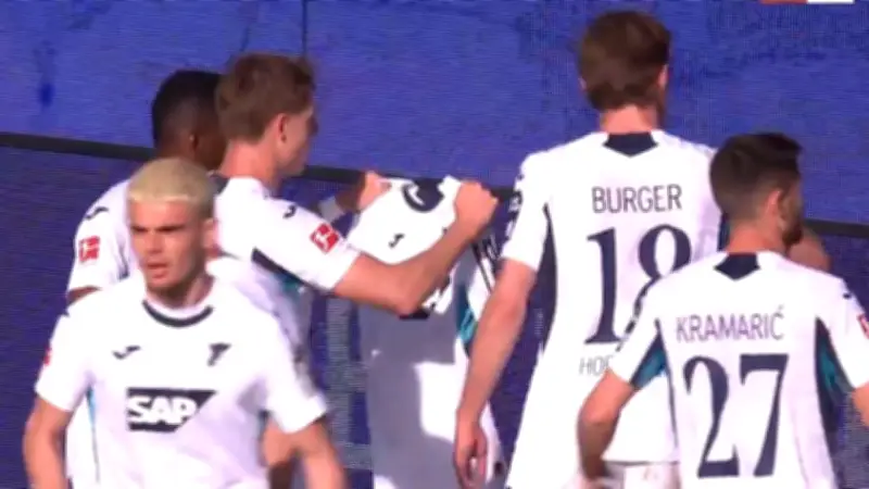 Emotionale Geste nach TSG-Tor: Hoffenheim-Spieler zeigen Bebou-Trikot nach Fehlgeburt