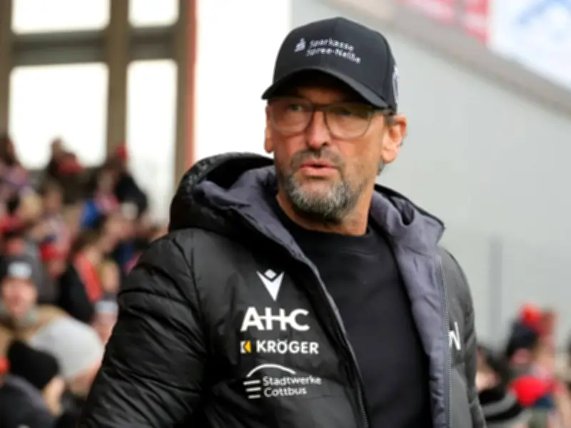 Energie-Coach Wollitz fordert: Bei Rassismus sofort Spielabbruch