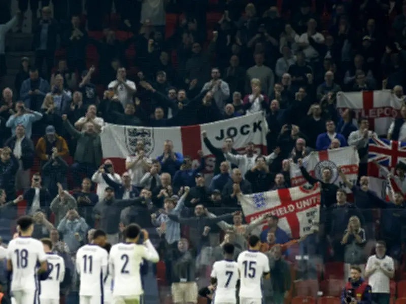 Englischer Fan verkauft Zweithaus für komplette WM-Reise zu den Three Lions