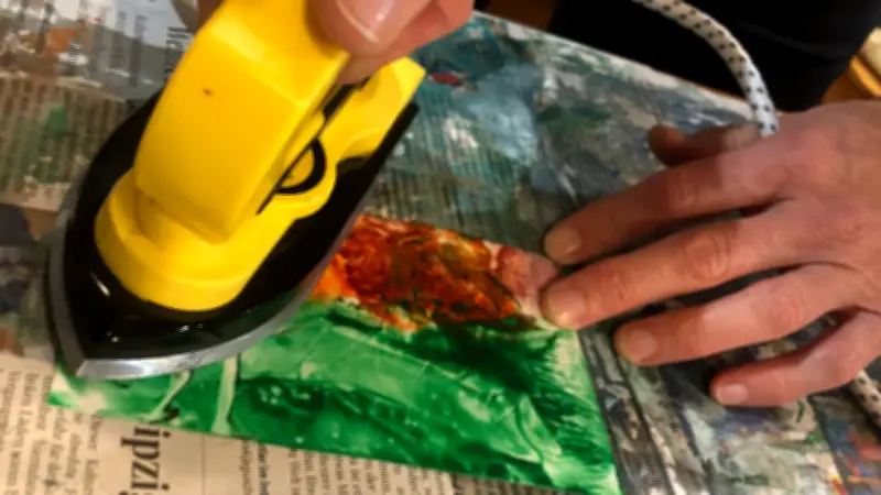 Enkaustik-Workshop in Ditfurt: Frauen entdecken antike Wachsmalerei im Heimatverein