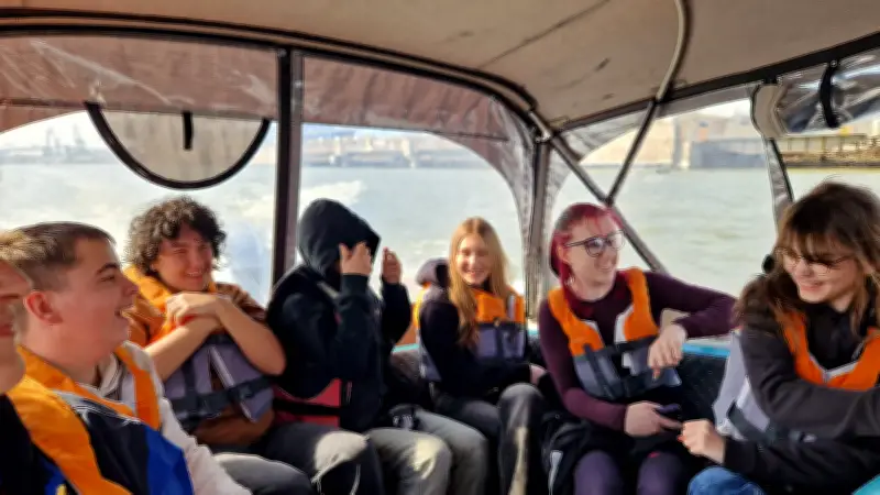 Erasmus-Projekt: Altentreptower Schüler erkunden Draculas Heimat und bauen Roboter