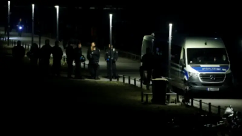 Erste Nachtschließung des Görlitzer Parks: Polizei räumt Deutschlands gefährlichsten Drogen-Park