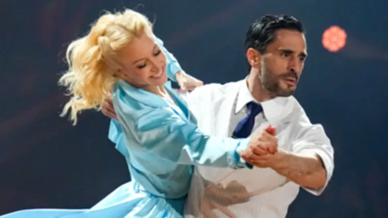 Erste Zehner-Kelle bei Let's Dance: Jan Kittmann begeistert Jury - Vanessa Borck fliegt raus