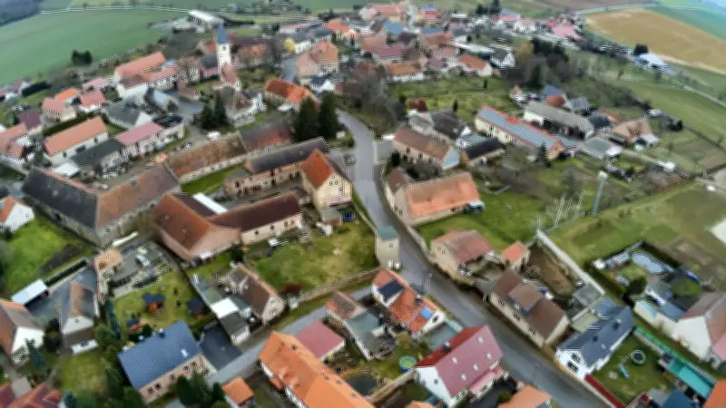 Erster großer Dorf-Flohmarkt in Winkel: Schatzsuche auf Dachböden und in Kellern