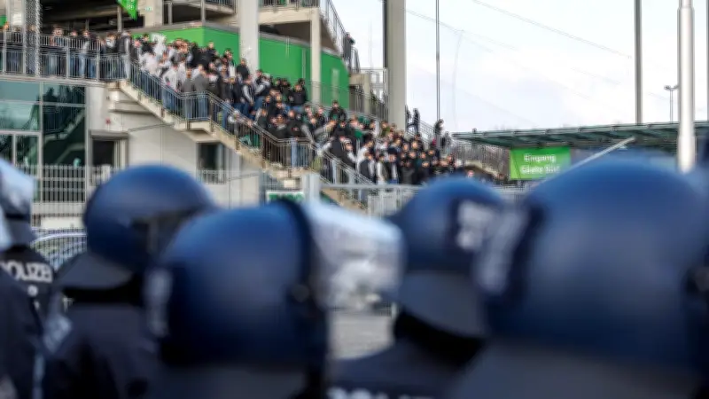 Eskalation bei Werder Bremen: Ultras und Polizei nach Fahnenstreit in Konflikt
