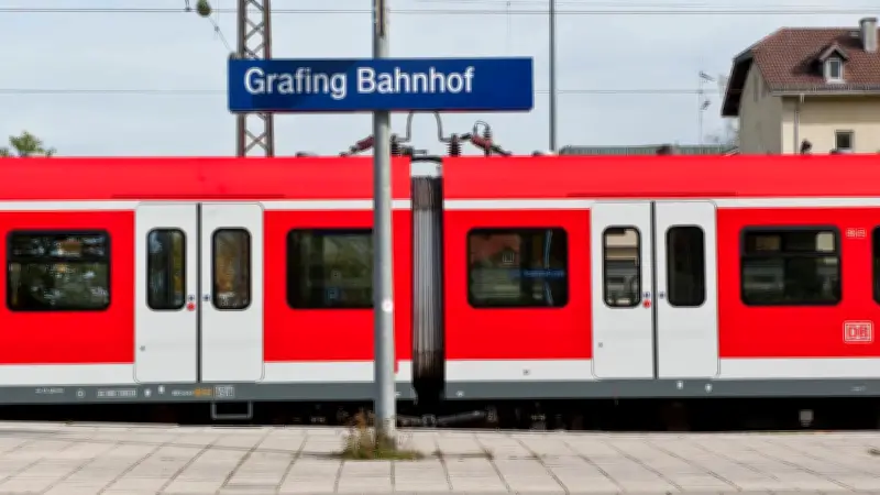 Eskalation im Regionalzug: Betrunkener Fake-Kontrolleur tritt Polizist ins Gesicht