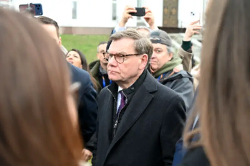 EU-Außenminister gedenken in Butscha der Opfer russischer Kriegsverbrechen