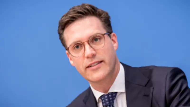 Eva mit den 'rehbraunen Augen' erinnert sich nicht an CDU-Kandidaten Manuel Hagel