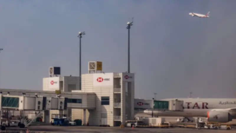 Evakuierungsflüge aus Golfregion: Halb leere Maschinen trotz deutscher Urlauber in Not