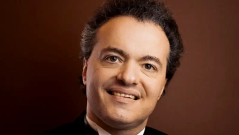 Evgeny Kissin verzaubert die Isarphilharmonie mit zeitlosem Klavierabend