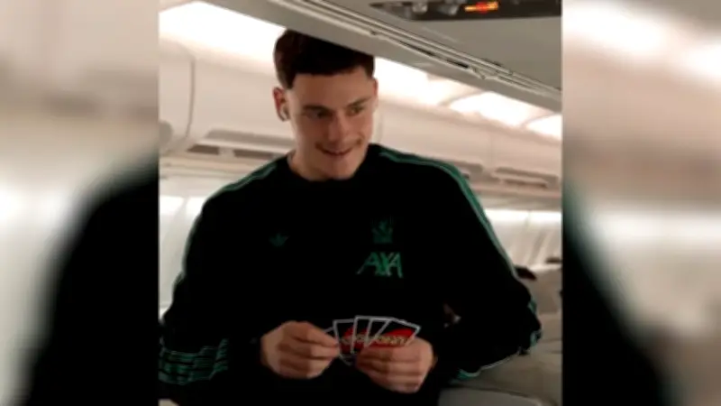 Ex-Bundesliga-Star zieht Florian Wirtz beim Uno-Spiel im Flugzeug ab