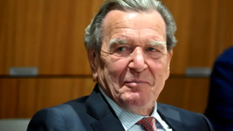 Ex-Kanzler Schröder fordert radikalen Kurswechsel für die angeschlagene SPD