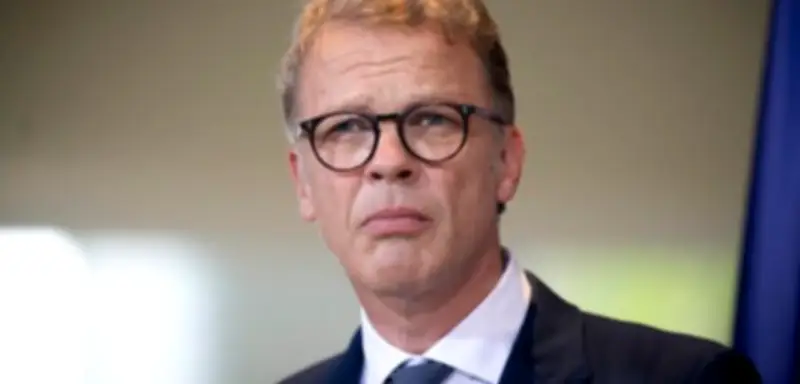 Ex-Manager fordern 600 Millionen Pfund von Deutscher Bank in Santorini-Affäre