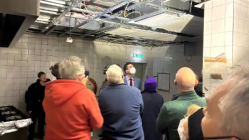 Exklusive Führung enthüllt: Verlassene Räume und geheime Zimmer im Halleschen Stadthaus