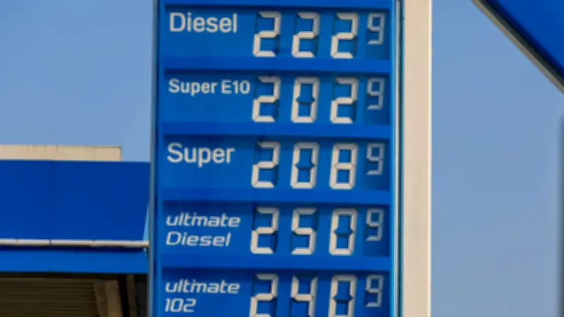 Experten kritisieren Doppelbesteuerung: Staat verdient an falscher Spritsteuer mit