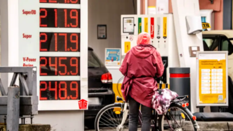 Experten warnen: Spritpreise könnten weiter steigen - Iran-Krieg belastet Tankstellen