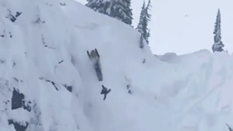Extremsportler überlebt 200-Meter-Sturz mit Schneemobil in Kanada