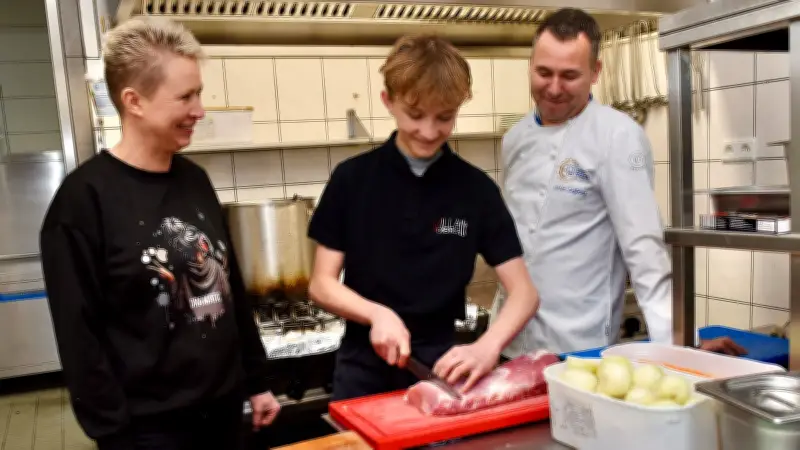 Fachkräftemangel in der Gastronomie: Schüler entdeckt Berufung im Restaurant Villa Oberhof