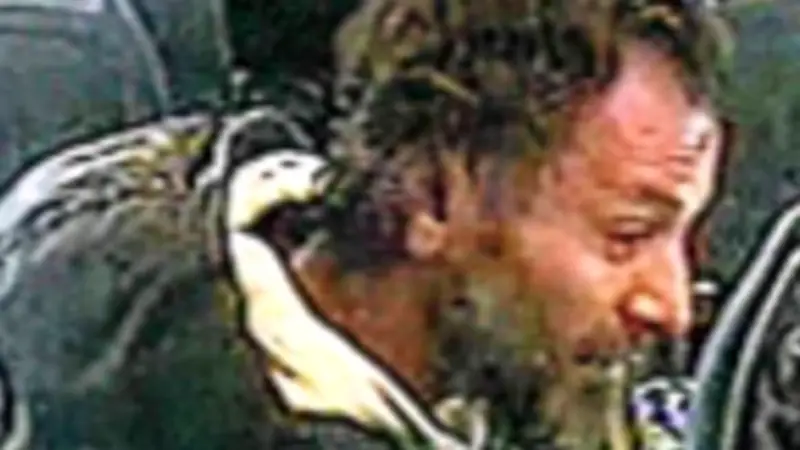 Fahndung nach Mann: 13-Jähriger im Berliner Bus brutal attackiert – Polizei sucht mit Foto