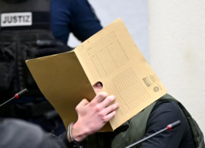 Fake-Dating-Falle: Angeklagte lockten Männer mit Minderjährigen-Profilen in brutale Überfälle