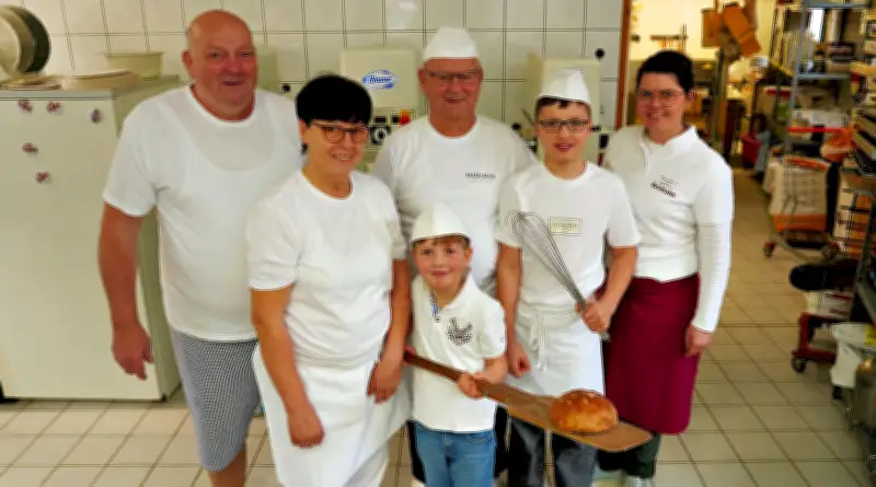 Familienbäckerei Neumann in Nebra: Elfjähriger Laurin packt vor der Schule in Backstube mit an