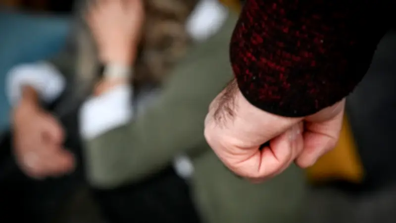 Familienstreit eskaliert: Mann (60) verurteilt - Richterin überrascht mit mildem Urteil