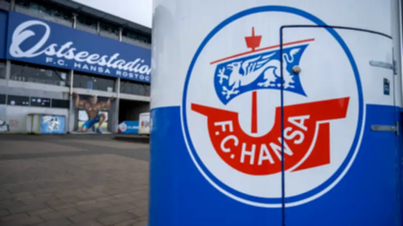 Fan-Auseinandersetzungen und Pyrotechnik überschatten Hansa-Heimspiel in Rostock