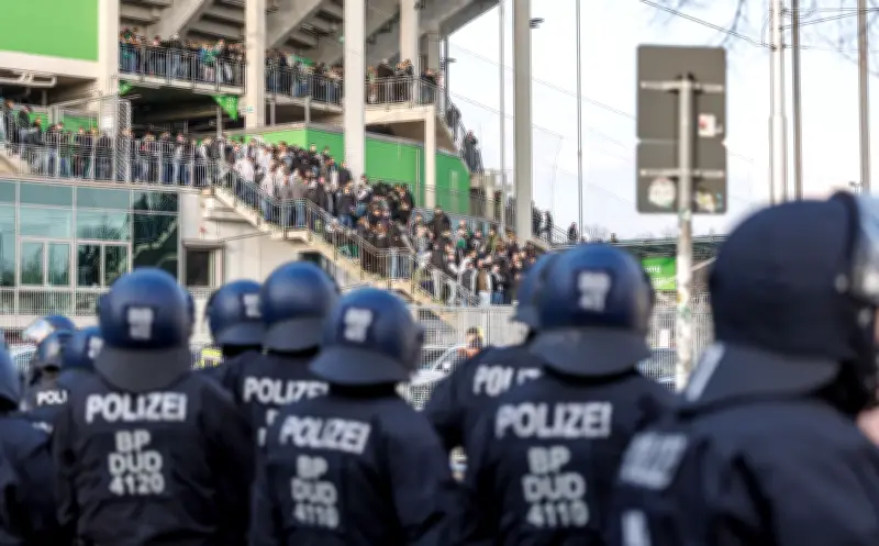 Fan-Ausschreitungen in Wolfsburg: Zehn Festnahmen bei Bundesliga-Duell