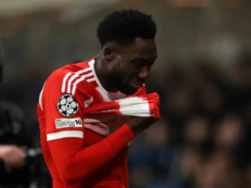 FC Bayern: Alphonso Davies erleidet erneute Verletzung - Tränen bei Comeback