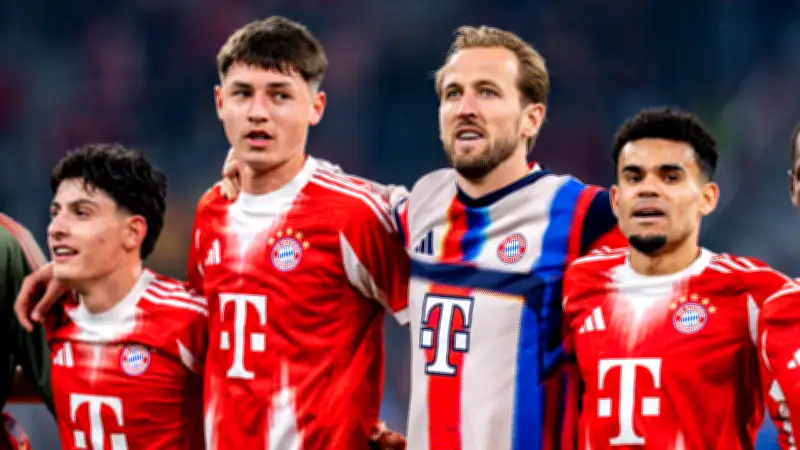 FC Bayern feiert Debütanten-Welle mit Weißwurst-Ritual und Trikot-Wand