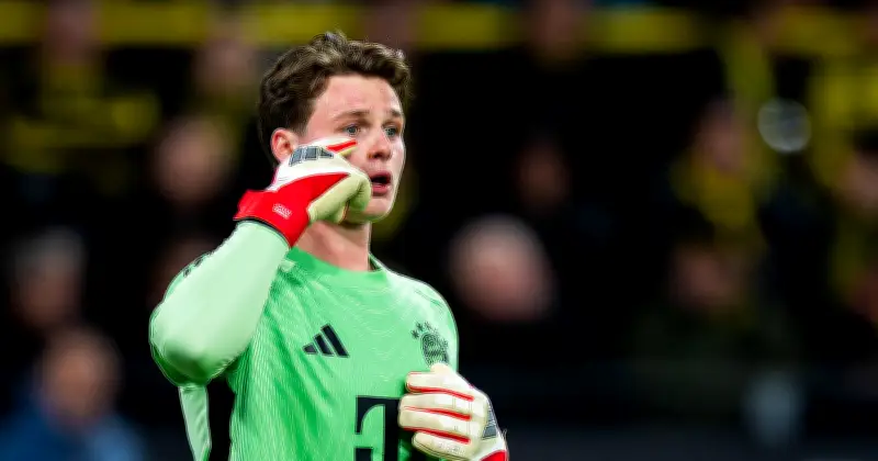 FC Bayern im Torwart-Notstand: Urbig-Verletzung vor Real Madrid-Kracher