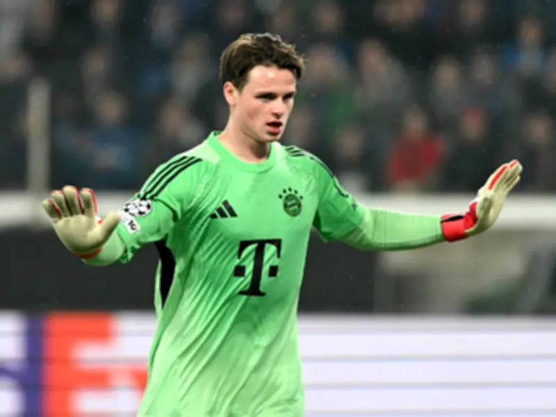 FC Bayern: Jonas Urbigs Einsatz gegen Bergamo nach Gehirnerschütterung weiter ungewiss