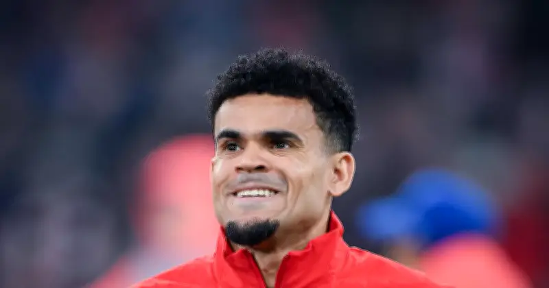 FC-Bayern-Star Luis Díaz löst mit Löwen-Outfit und Loewe-Kappe Empörung aus