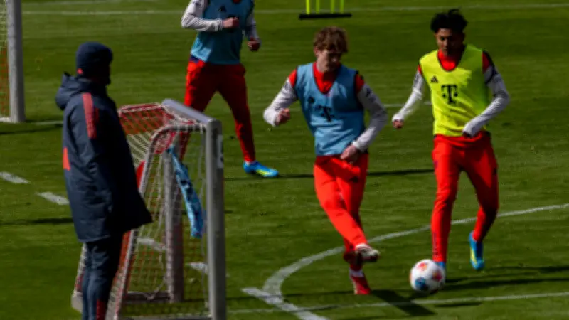 FC Bayern: U17-Toptalent Philipp von Taube trainiert erstmals mit Profis unter Kompany