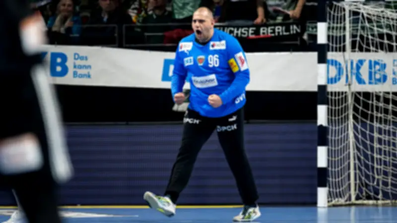 Füchse-Torwart Dejan Milosavljev wird zum Siebenmeter-Killer in nur 22 Minuten