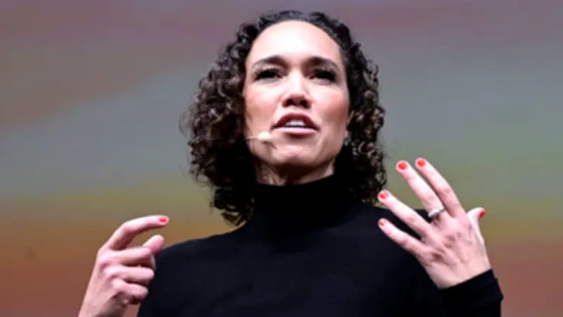 FDP-Generalsekretärin löst Glatzen-Wette ein: Büttner rasiert sich nach Wahl-Debakel die Haare ab