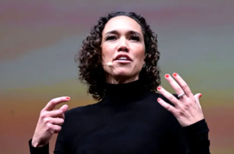 FDP-Generalsekretärin verliert Wette und trägt nach Wahlpleite Glatze