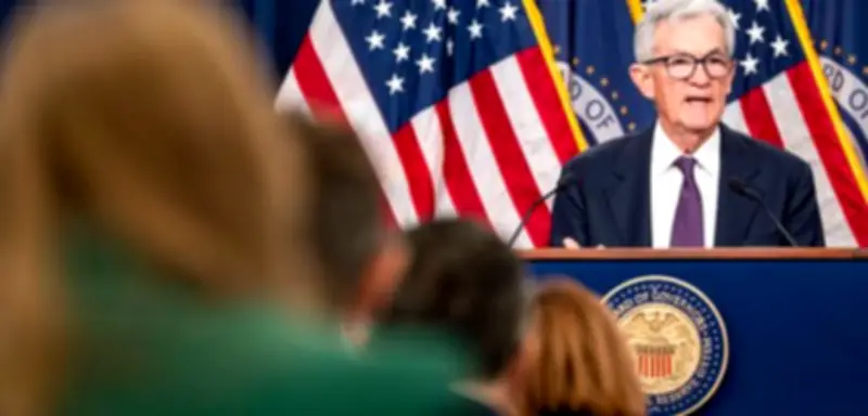 Fed-Chef Powell widersetzt sich Trump: Bleibt länger im Amt trotz Ablösewunsch