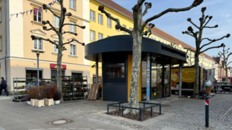 Fehlende Fußgängerzonen-Schilder in Neubrandenburg: Gefahr für Passanten durch Rad- und E-Scooter-Fahrer