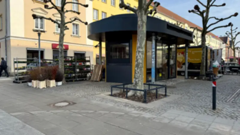 Fehlende Verkehrsschilder in Neubrandenburg: Stadtverwaltung erklärt lange Verzögerung