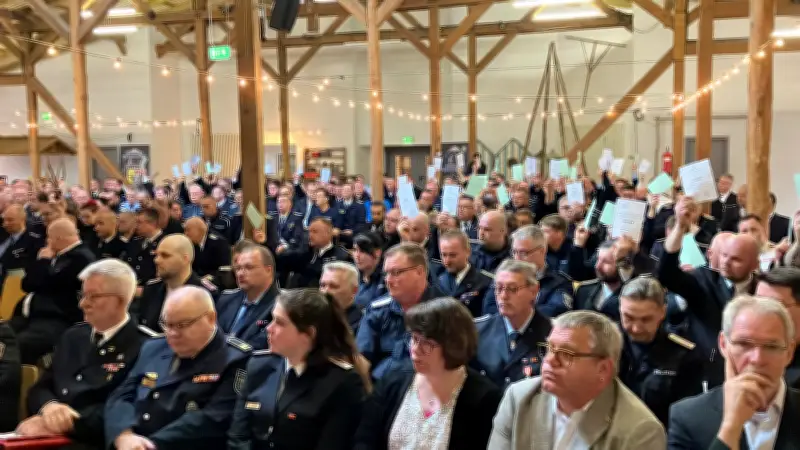 Feuerwehr-Mehrheit hält zu Drews: Abwahlantrag deutlich abgelehnt