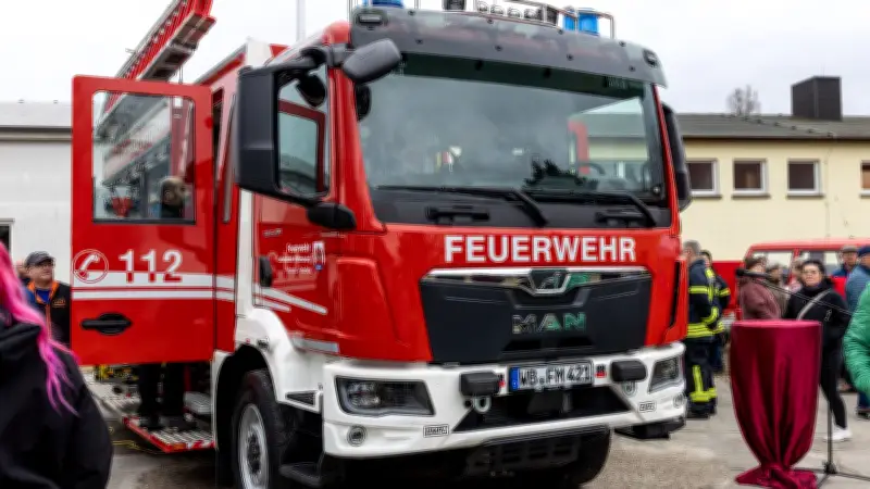 Feuerwehr Mochau-Thießen präsentiert neues Löschfahrzeug für 550.000 Euro